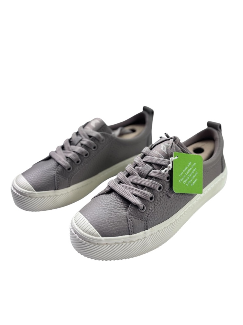 Cariuma Leather Low-Top Sneakers with White Sole size 7 New in box